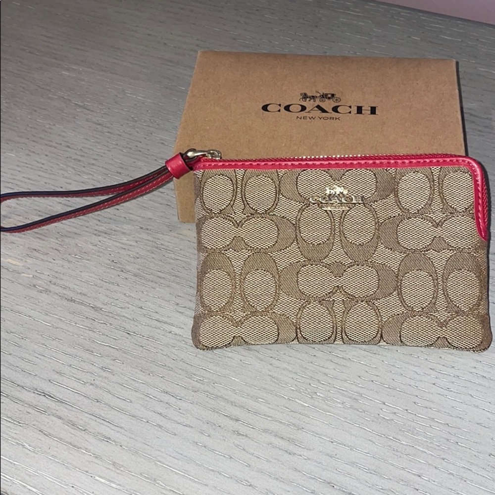 Wristlet with gift box